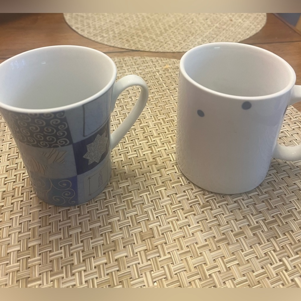 TWO CERAMIC COFFE MUGS.